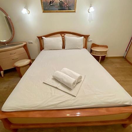 Yaroslav Osmomysl Square Apartments Leopoli Esterno foto
