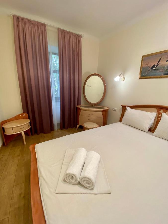 Yaroslav Osmomysl Square Apartments Leopoli Esterno foto