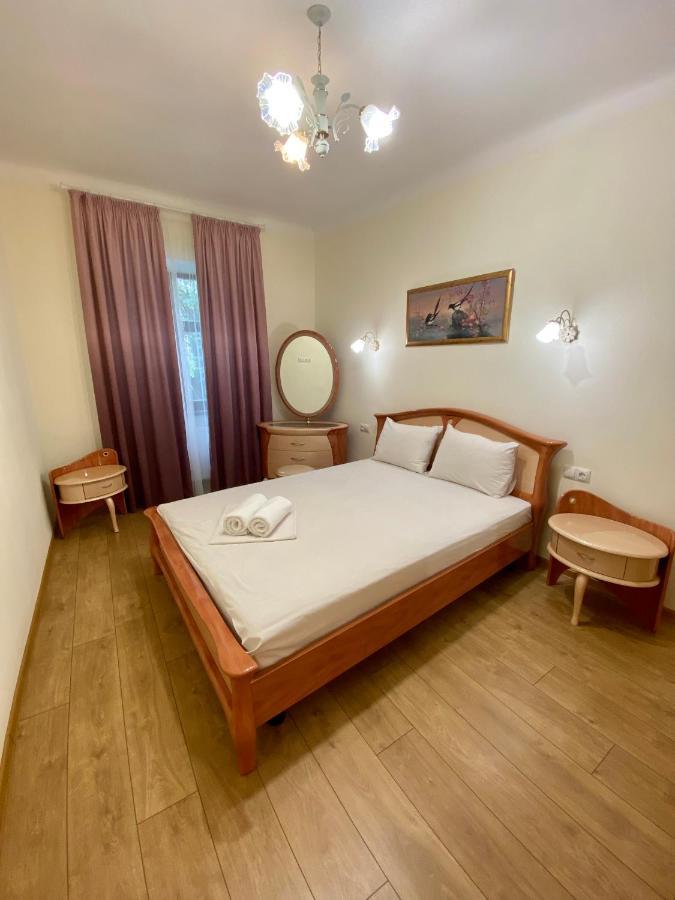 Yaroslav Osmomysl Square Apartments Leopoli Esterno foto