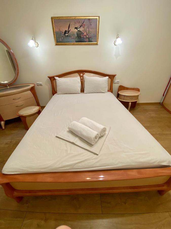 Yaroslav Osmomysl Square Apartments Leopoli Esterno foto