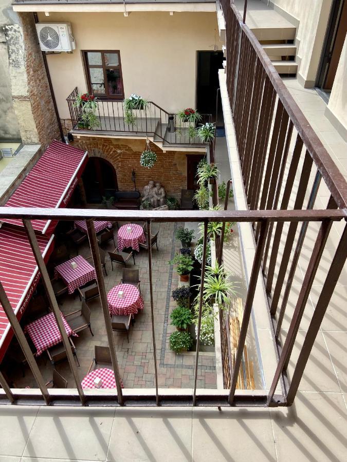 Yaroslav Osmomysl Square Apartments Leopoli Esterno foto